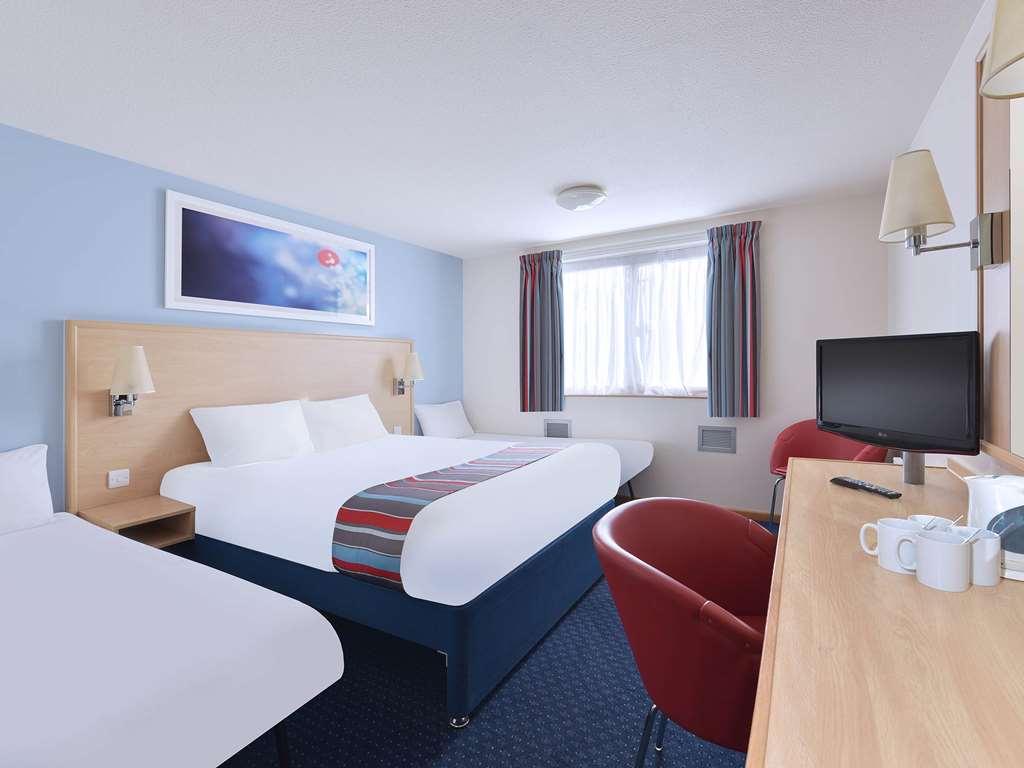 Travelodge Preston Chorley Chorley  Room photo