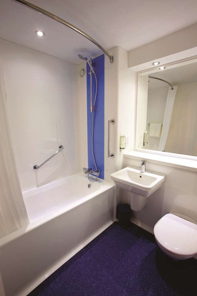 Travelodge Preston Chorley Chorley  Room photo
