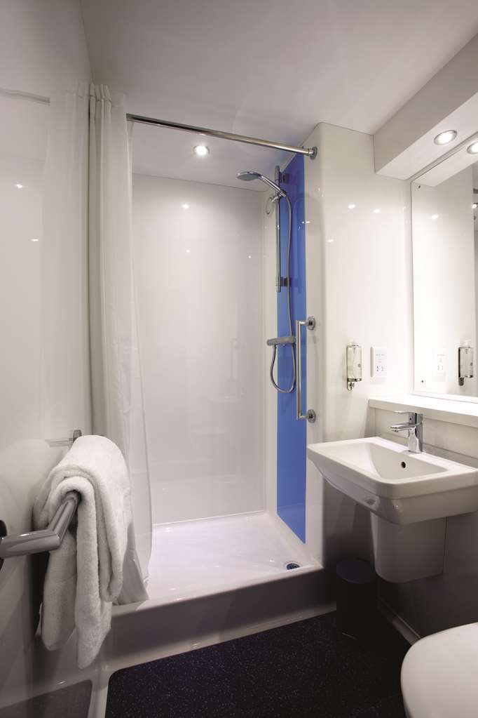 Travelodge Preston Chorley Chorley  Room photo